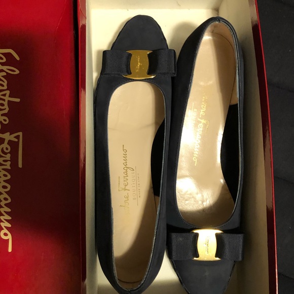 Ferragamo shoes - Picture 2 of 3